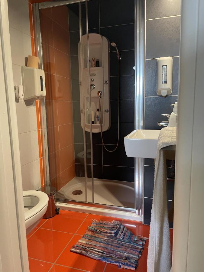 Centar W Hotel Eszék Kültér fotó
